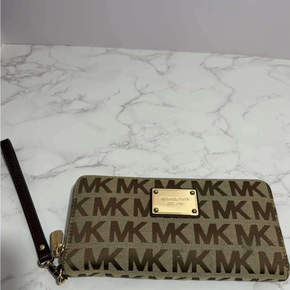 NWOT Michael Kors Beige/Brown MK Logo Zip Wallet - Picture 3 of 11
